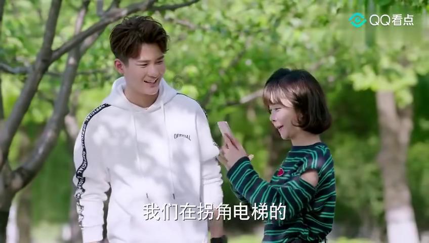 亚当玩高尔夫